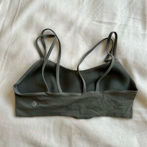 Lululemon closed bra. Size 8. Green.